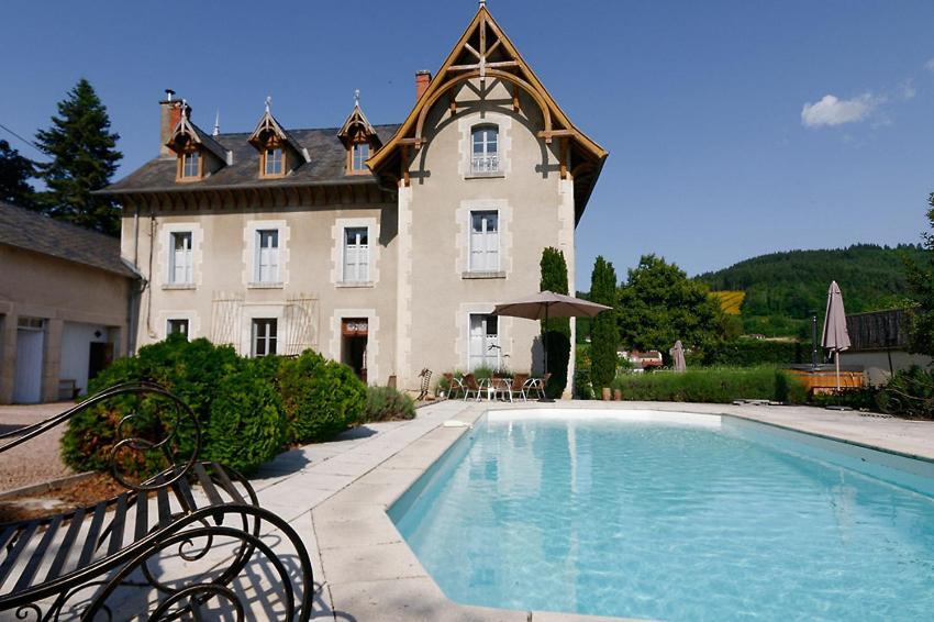 Chateau D'Arfeuilles Chambres Et Tables D'Hotes Exterior foto