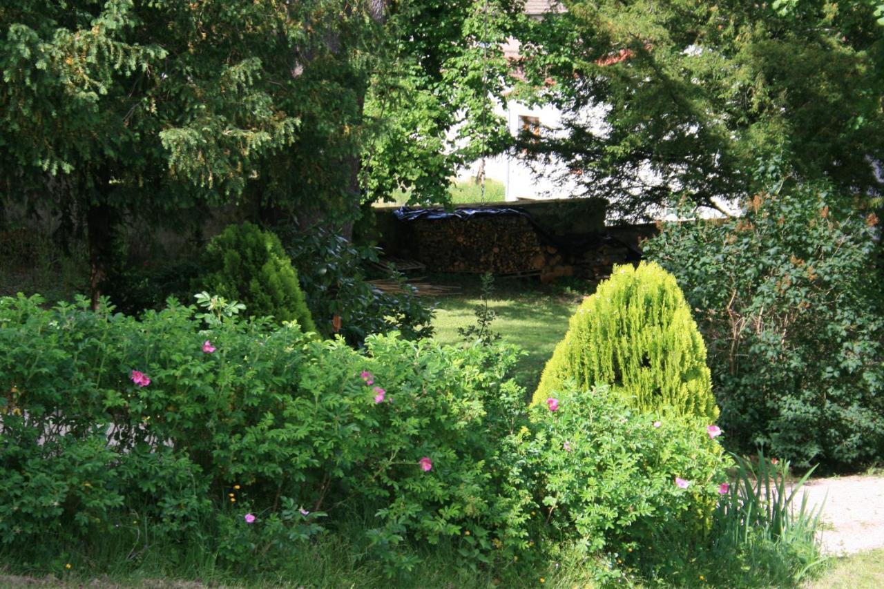 Chateau D'Arfeuilles Chambres Et Tables D'Hotes Exterior foto